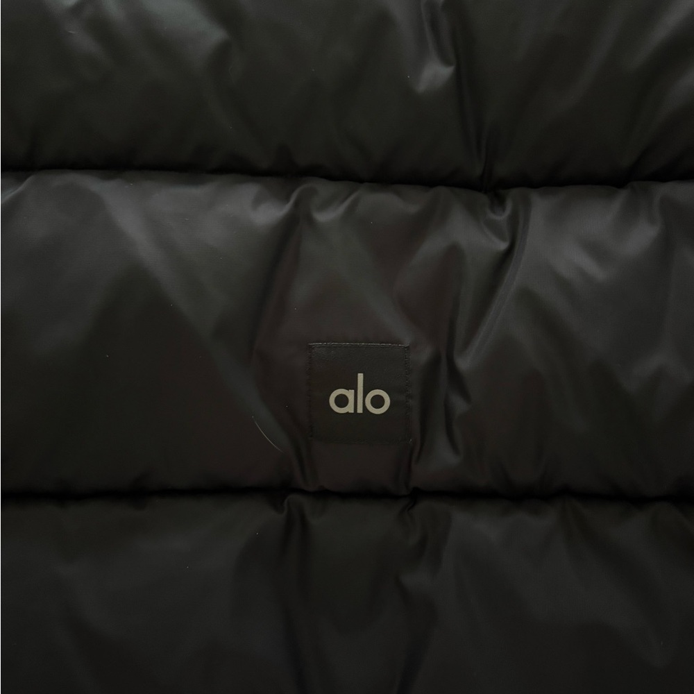 ALO Yoga gold rush Women's Black Puffer Coat - Picture 2 of 4